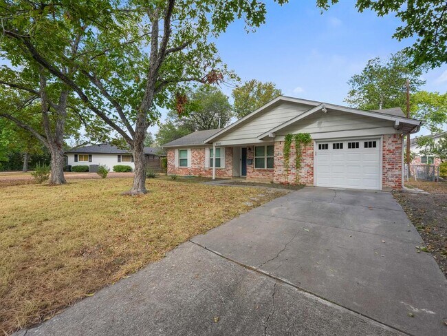 Building Photo - 8010 Camden Dr