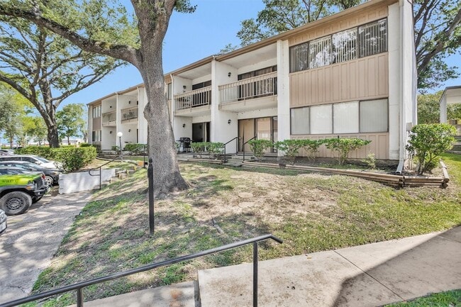 Building Photo - 12100 Melville Dr