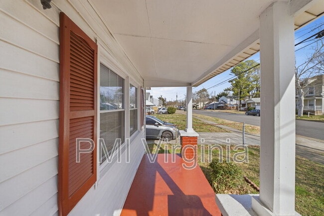 Building Photo - 2213 Maltby Ave