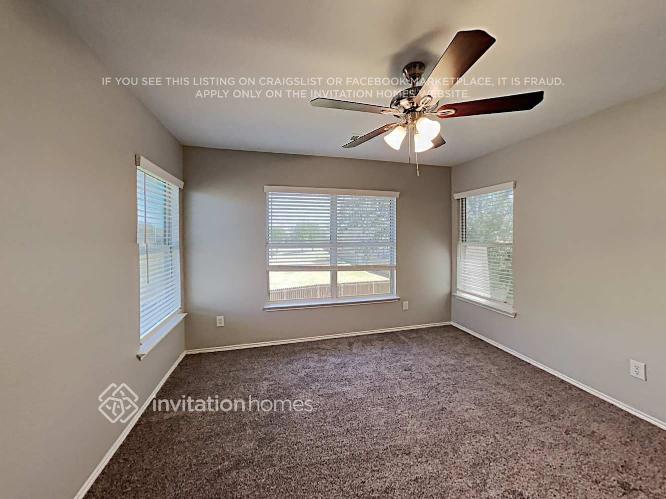 Building Photo - 824 Blue Heron Ln