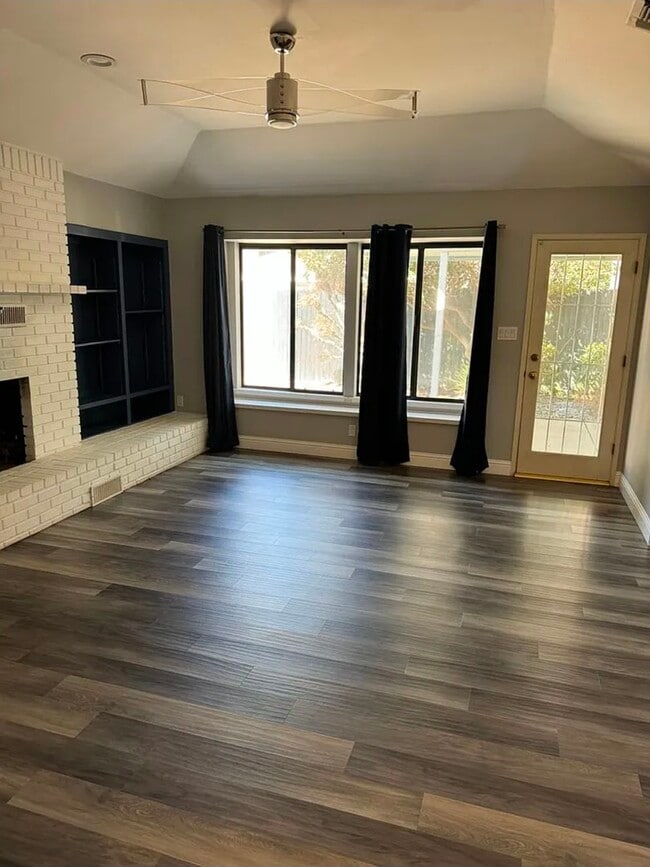 Building Photo - 3005 Summer Creek Ct