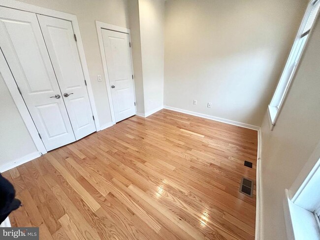 Building Photo - 1269 N Dover St