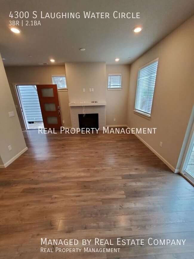 Building Photo - Modern Ridgefield Townhome with Two Car Ga...