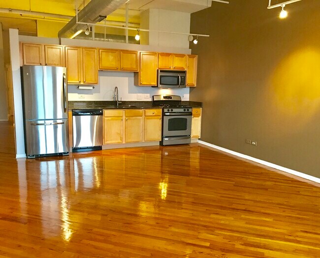 Building Photo - 500 S Clinton St