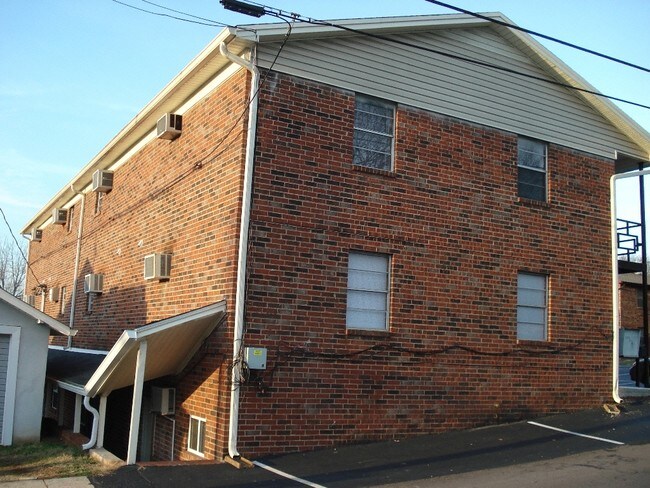 Building Photo - 308 NW Highland Ave