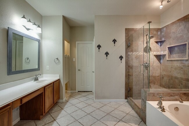 Building Photo - 4 bed Golf community for lease!