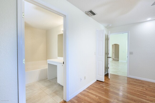 Building Photo - PRICE DROP!! ANNUAL UNFURNISHED HOME IN PUNTA GORDA