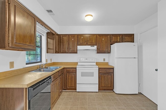 Building Photo - Call Sabrina Thomas at 757-767-0767 for more information