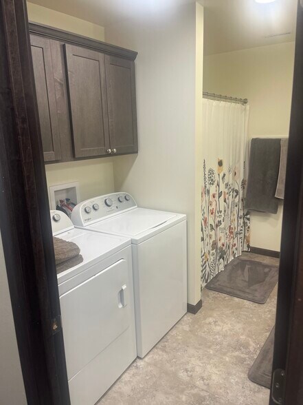 Building Photo - 317 Post Oak Dr