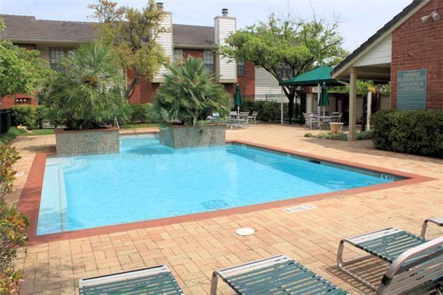 Building Photo - 2211 S Kirkwood Rd