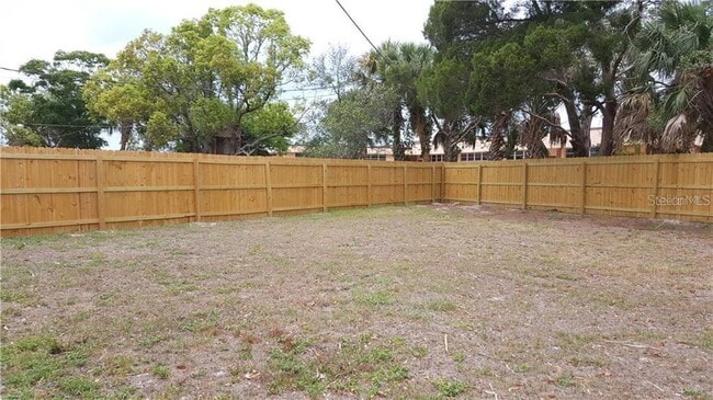 Building Photo - 5211 Hemlock Dr