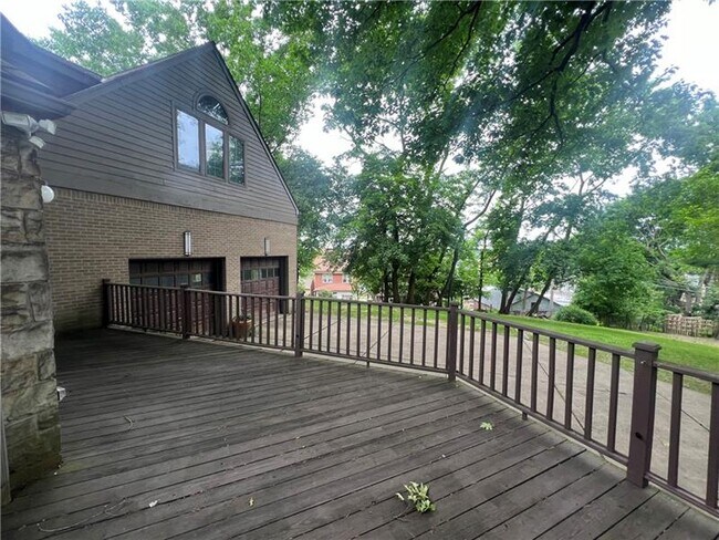 Building Photo - 127 Westland Dr