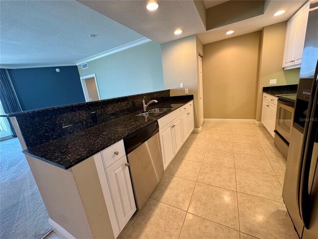Building Photo - 800 N Tamiami Trl