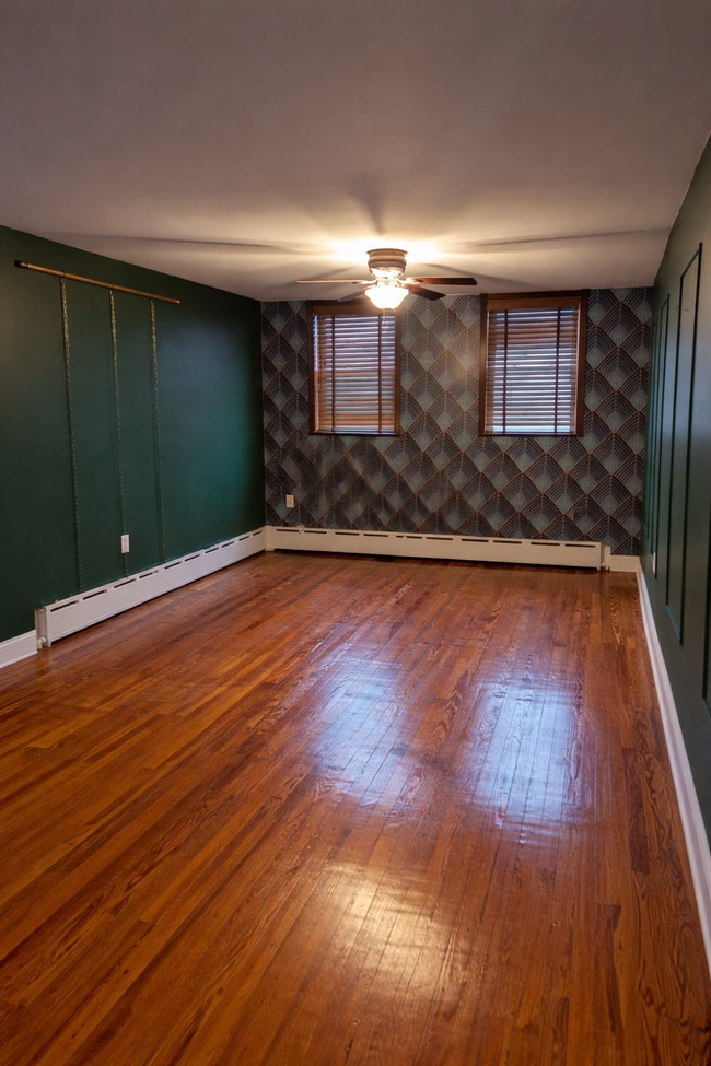 Building Photo - 2005 S 13th St