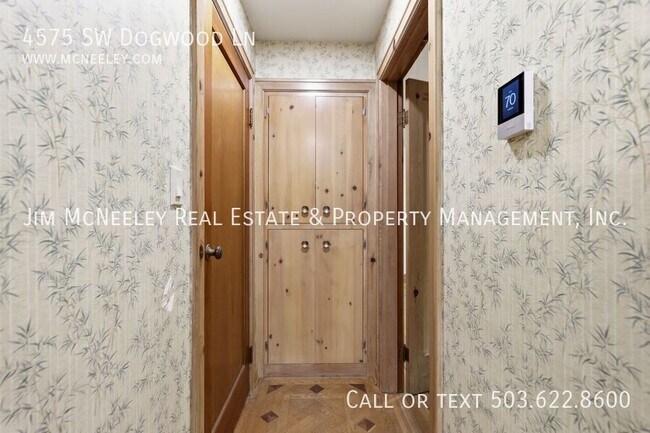 Building Photo - 4575 SW Dogwood Ln