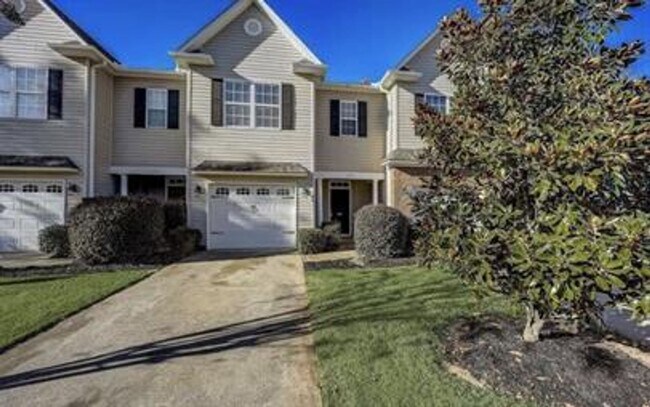 Building Photo - Spacious 3/2.5 Located Near Downtown Greenville!