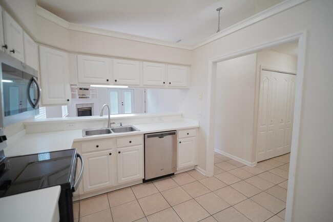 Building Photo - 9329 Tuscany Dr