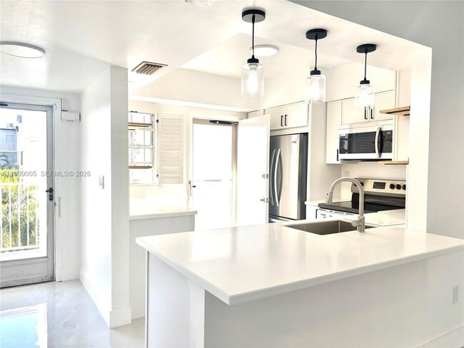 Building Photo - 9159 SW 77th Ave