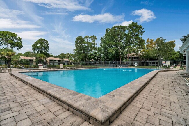 Building Photo - Fully Renovated 2-Bedroom Condo—Just 1 Mile from Universal!