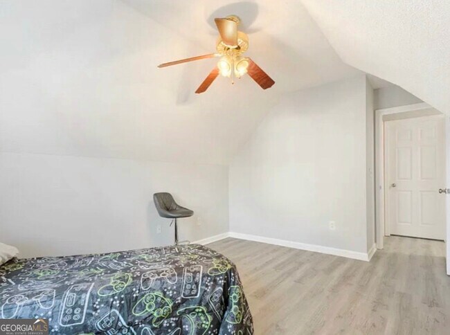 Building Photo - 564 Edgefield Way