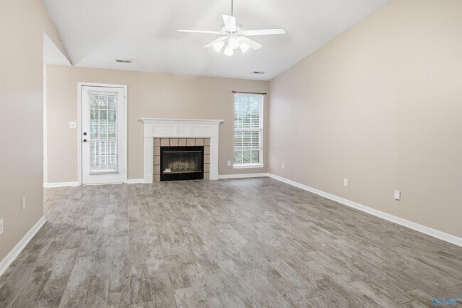 Building Photo - 126 Champions Green Dr