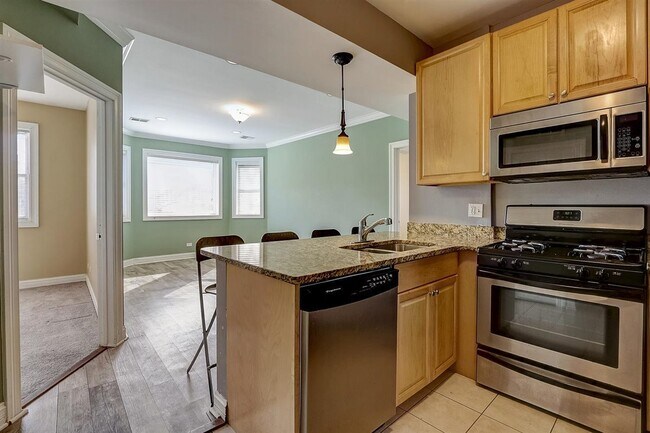 Primary Photo - 4966 N Spaulding Ave