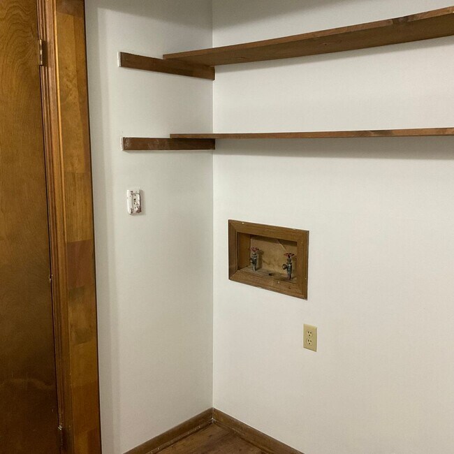 Building Photo - 3892 English Oak Dr