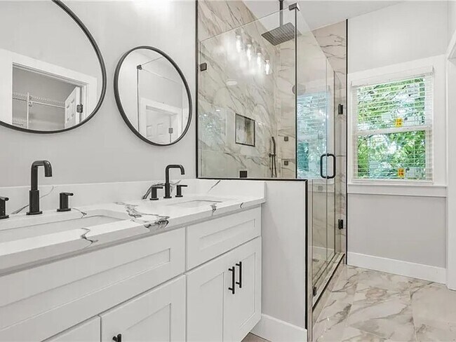 Building Photo - Stylish 4bd/2ba Renovated Rental with Fenced Yard in Growing Westside Neighborhood