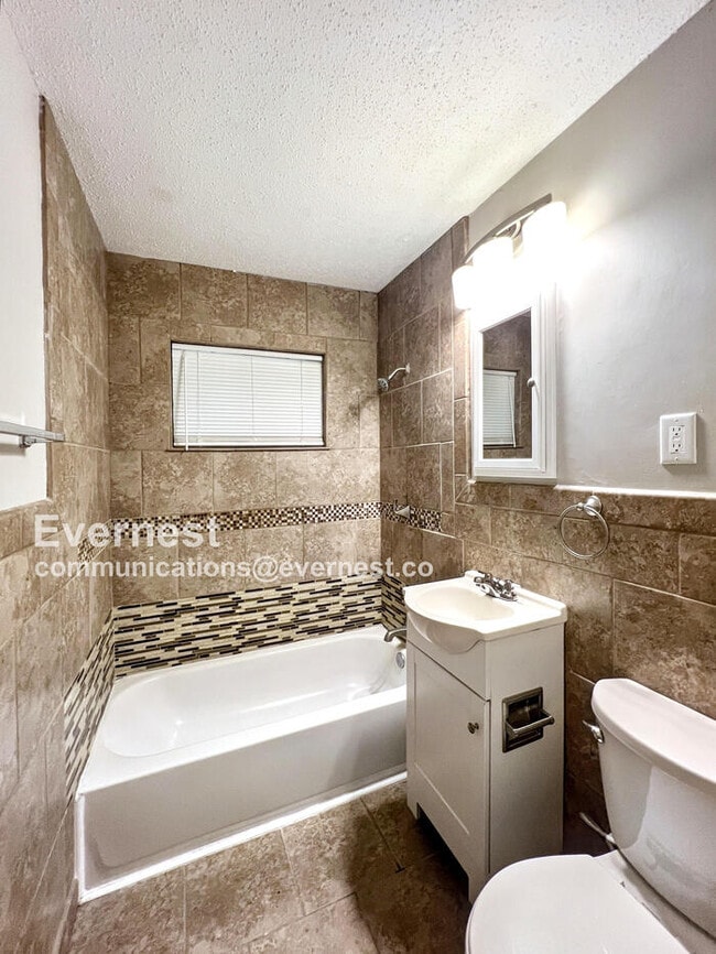 Building Photo - 1369 Bennington Dr