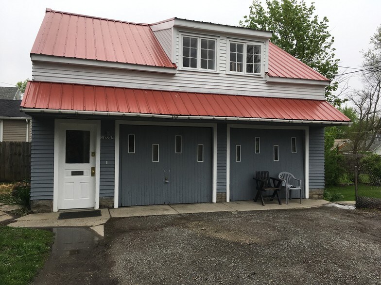 Building Photo - 1205 Summit St
