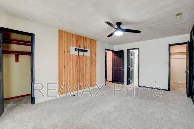 Building Photo - 412 Saddle Ct