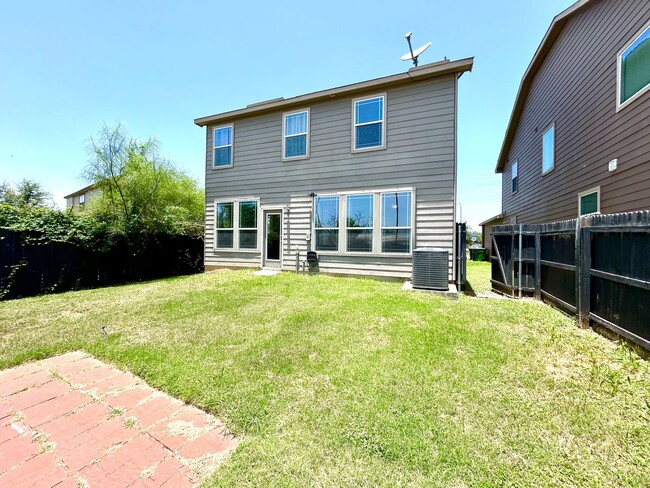 Building Photo - Stunning 3BD/2.5BA Two-Story Home with Office & Loft Near Brooks City Base!