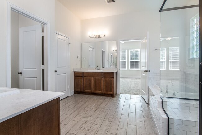 Building Photo - 21119 Bradford Grove Dr