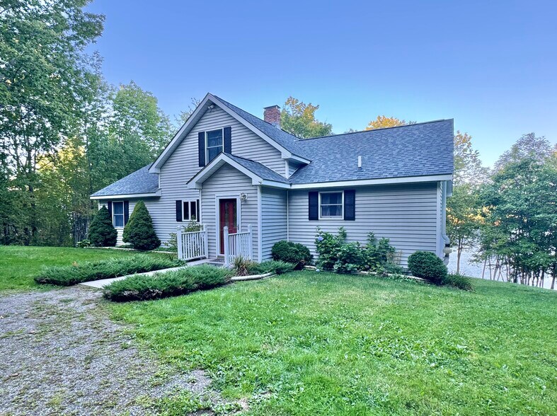 Primary Photo - 5 Bracken Ln