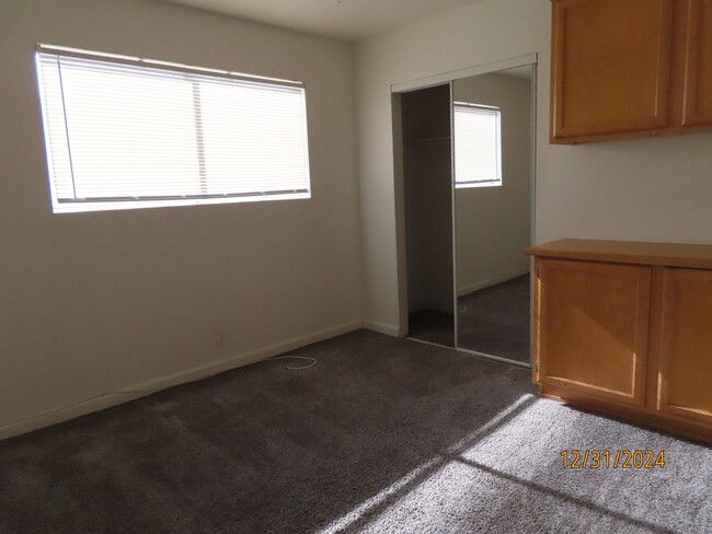 Building Photo - Beautiful 2 Bedroom 2 bath Condo