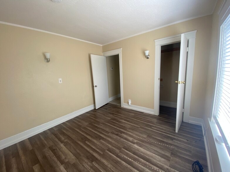 Building Photo - 315 Monroe St