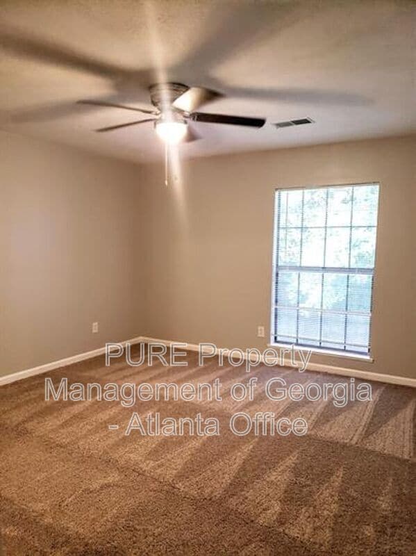 Building Photo - 5031 Village Green Way