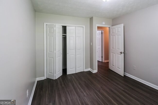Building Photo - 7006 Knollwood Dr
