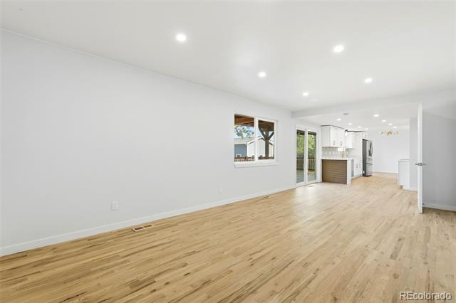 Building Photo - 6752 S Dahlia Ct