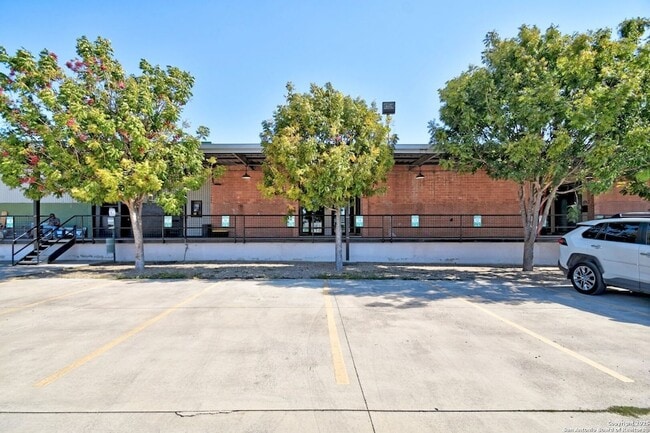 Building Photo - 3363 E Commerce St