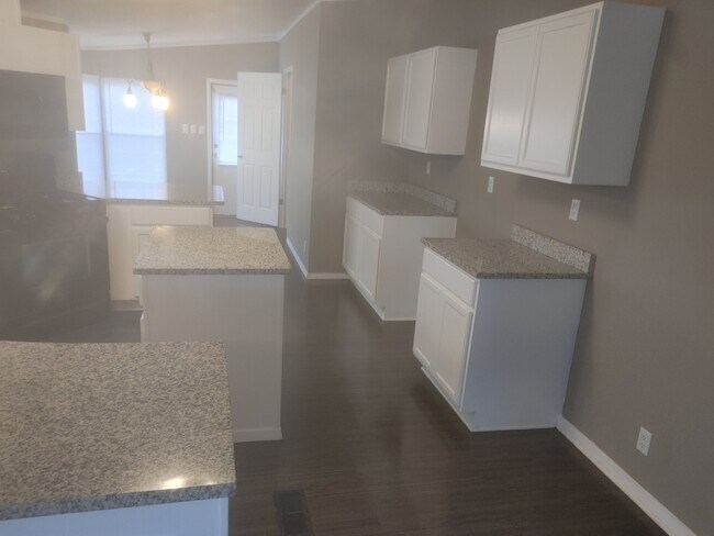 Building Photo - 128 Kelley Rd W