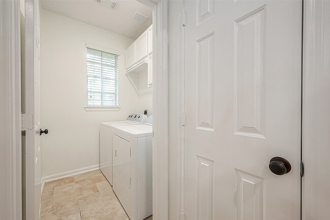 Building Photo - 23759 River Pl Dr