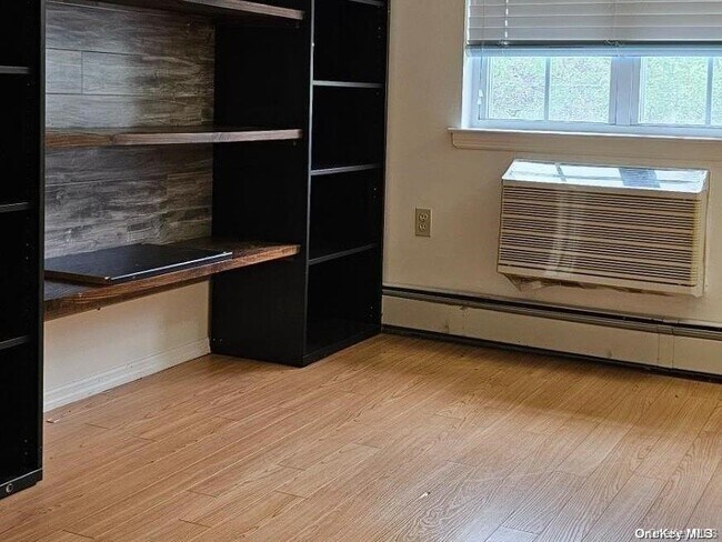 Building Photo - 82-74 Country Pointe Cir