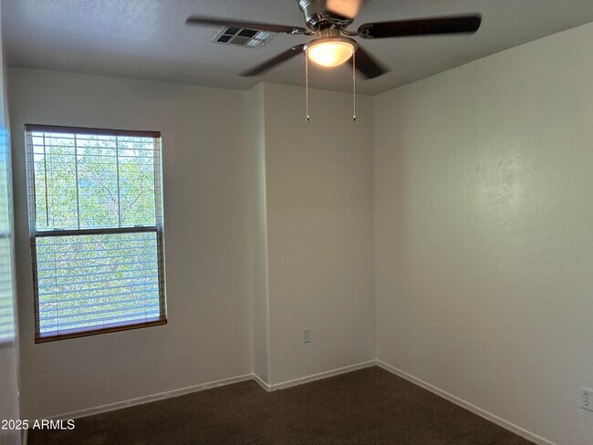 Building Photo - 6982 W Glenn Dr