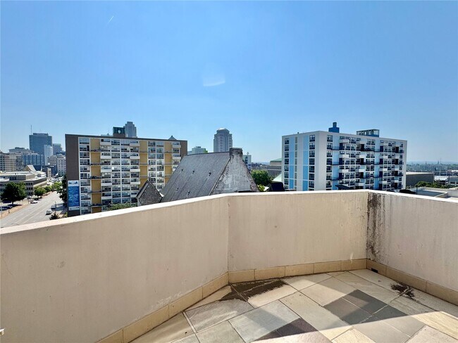 Building Photo - 210 N 17th St