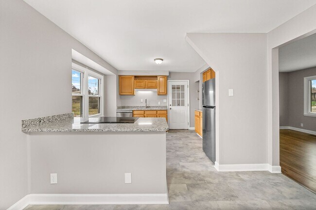 Building Photo - 3 Bedroom Pet Friendly Home For Rent Near Post!