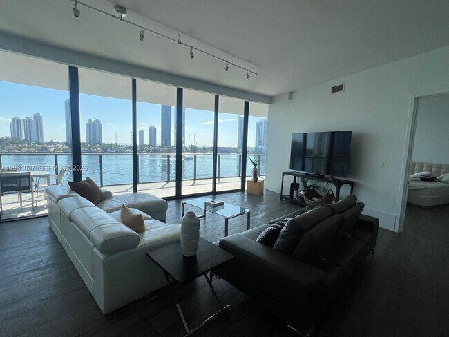 Building Photo - 5500 Island Estates Dr