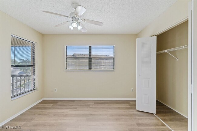 Building Photo - 5325 Summerlin Rd