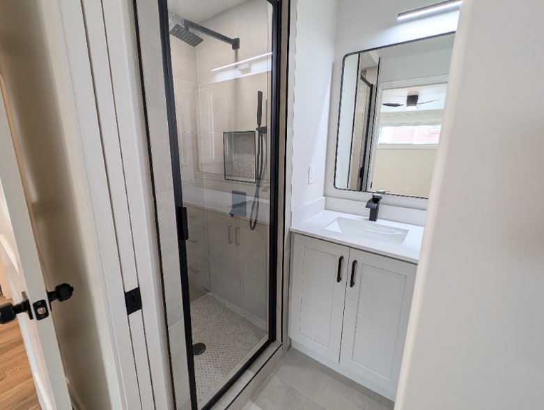 Building Photo - 3820 S Viking Rd