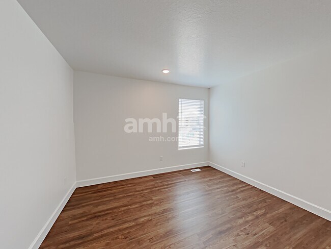 Building Photo - 1318 E White St